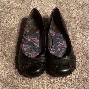 Women’s black flats
